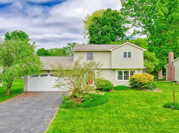 8 Maridana Dr, Fairport, NY 14450