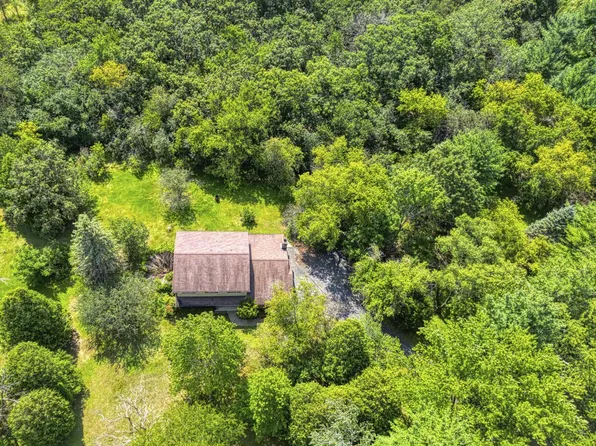S43W34355 Forest COURT, Dousman, WI 53118