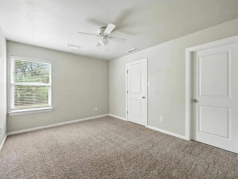910 N Throckmorton St — Photo 10