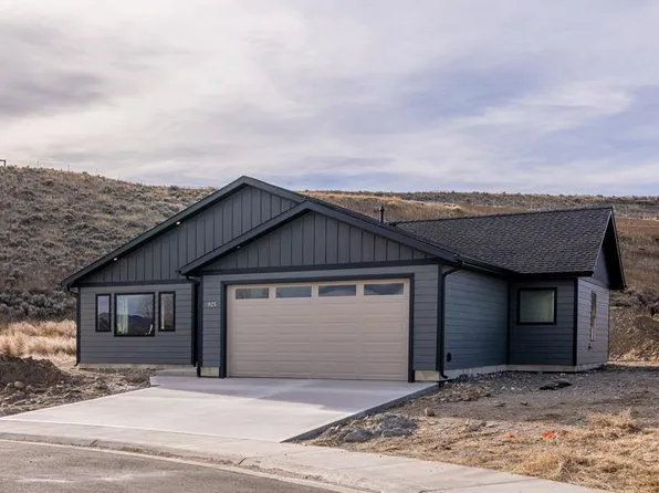 925 Shadow St, Cody, WY 82414