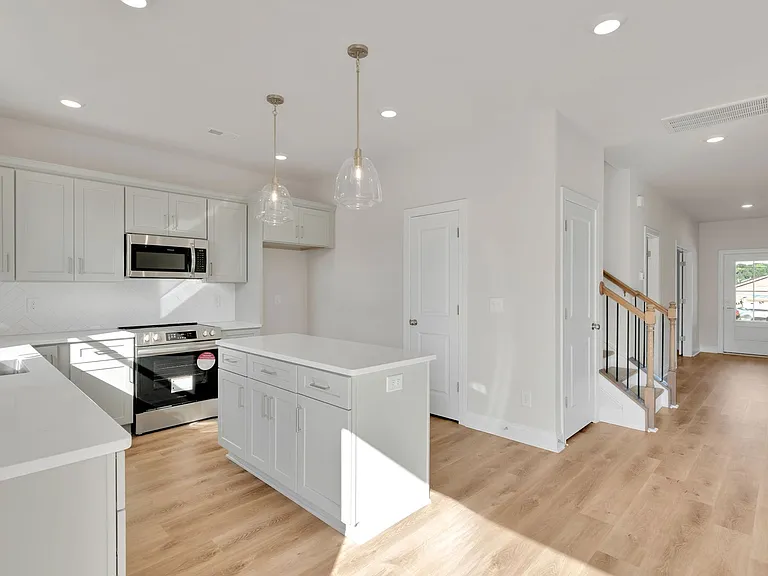726 Lithia Inn Rd — Photo 10