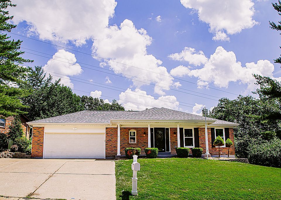 1st image of 404 Falaise Dr