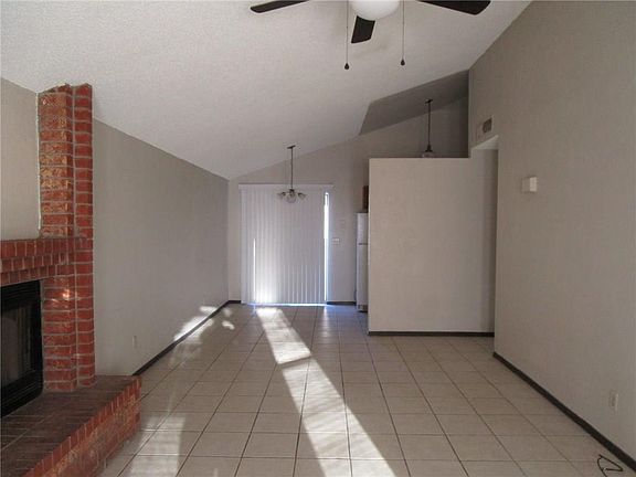 3rd image of 1510 Greg Powers Dr APT B
