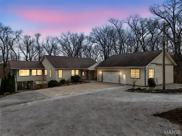 321 Cedar Ln, Wentzville, MO 63385