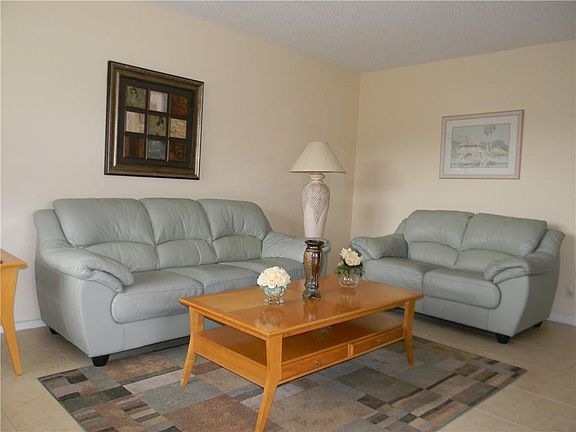 3rd image of 336 Mansfield H #336