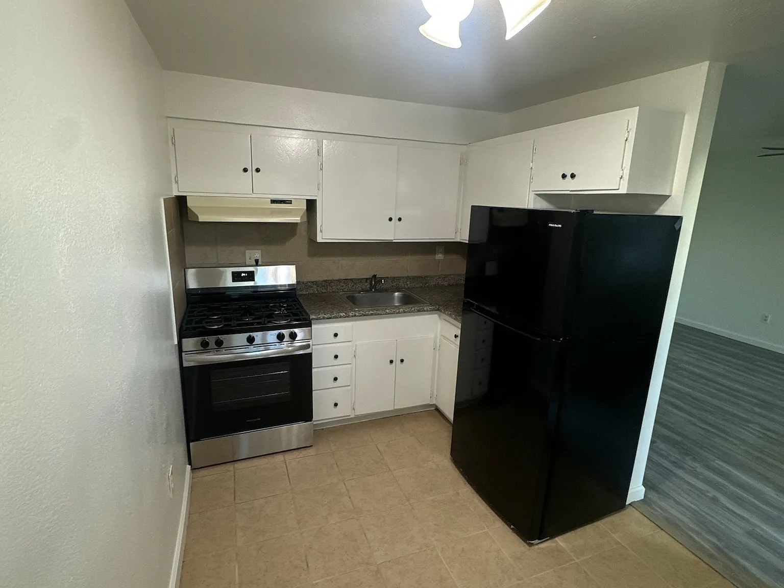 Stanford Avenue Apartments — Photo 4
