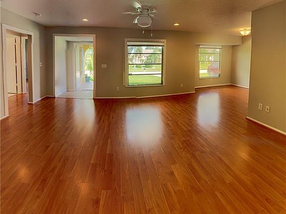 4th image of 927 SE 18th St