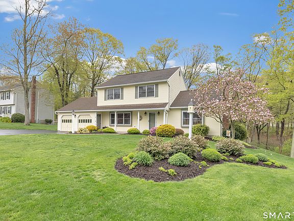 3rd image of 40 Twin Oak Farm Road