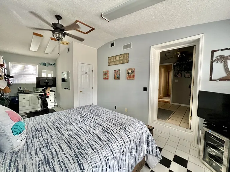 334 Plymouth Ave — Photo 31