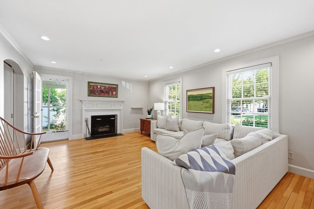 Apartment in Longmeadow, Hampden - View 3
