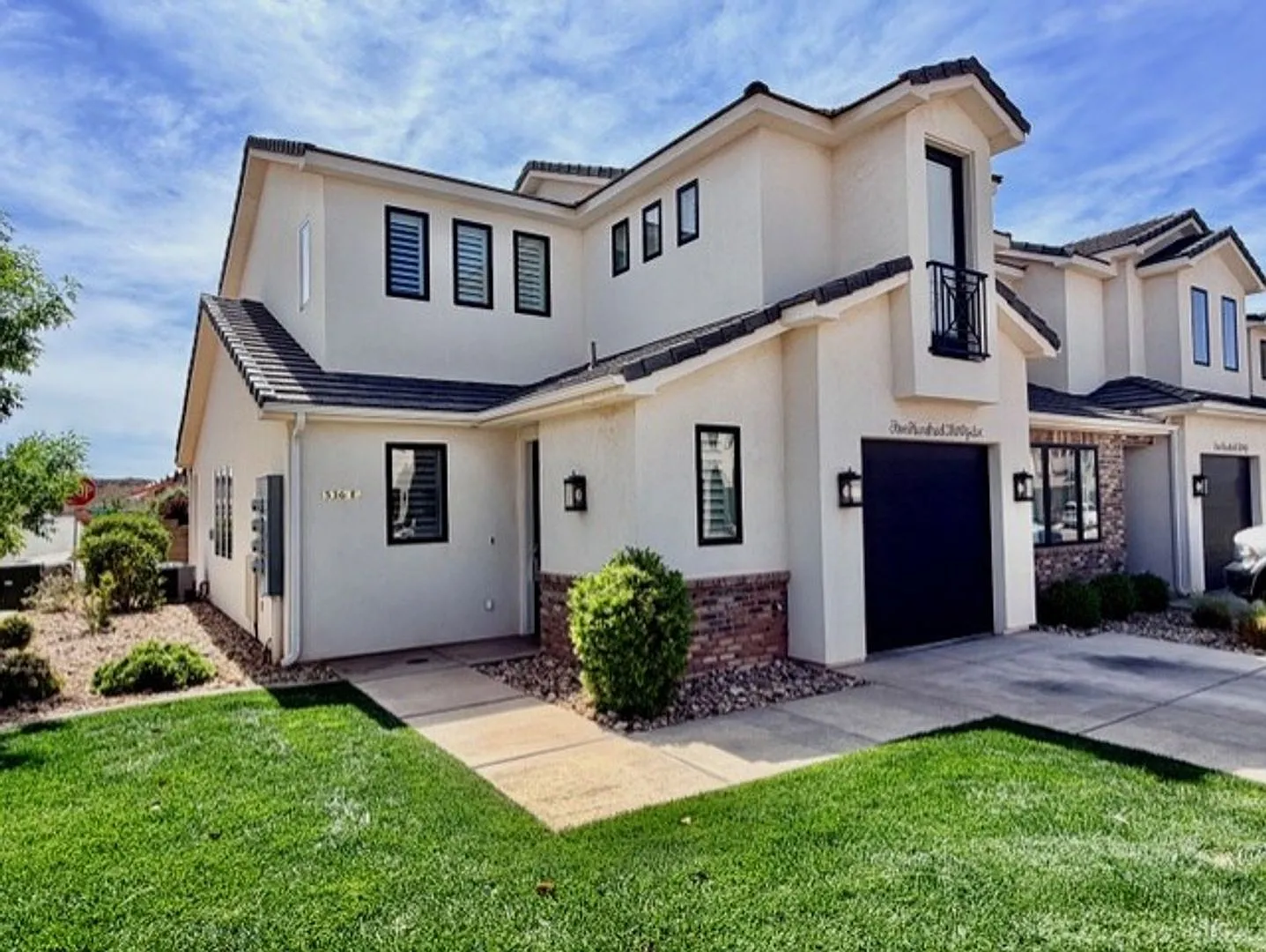 Flexible lease options! Spacious Townhome in Washington — Photo 2