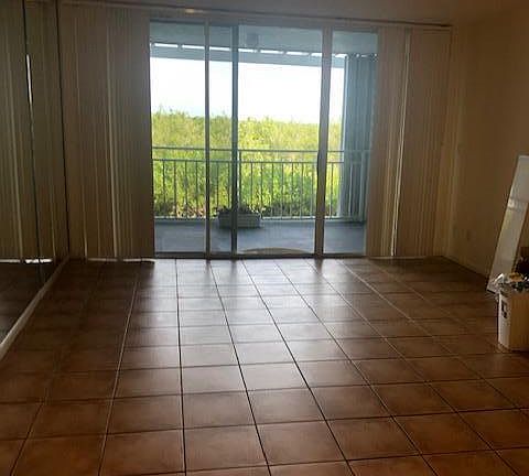 4th image of 1901 S Roosevelt Blvd #107