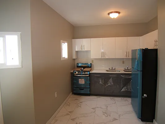 Rented by Joel Weisz, LREB | media 19