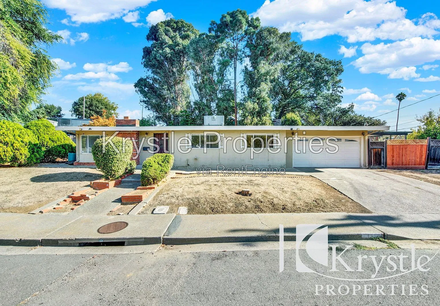 3 bed, 1.0 bath, 1600 sqft, $2,450 — Photo 1