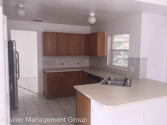 3rd image of 5 Dorset Dr