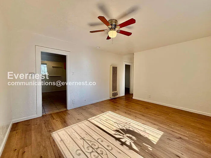 428 1/2 N Kingsley Dr — Photo 11