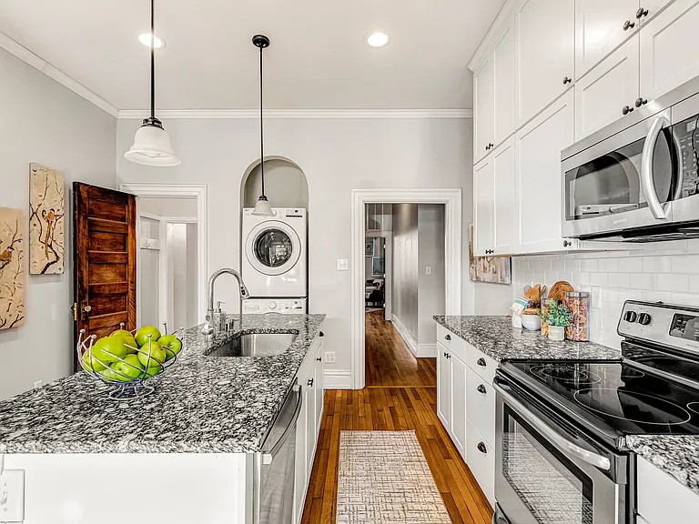1208 W Franklin St #B — Photo 31