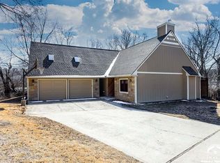 932 Chalk Hill Ct, Lawrence, KS 66049