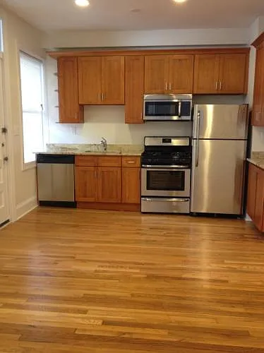 1032 W George St #1 — Photo 11