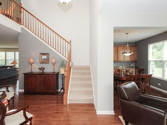 3rd image of 429 Bedford Ln