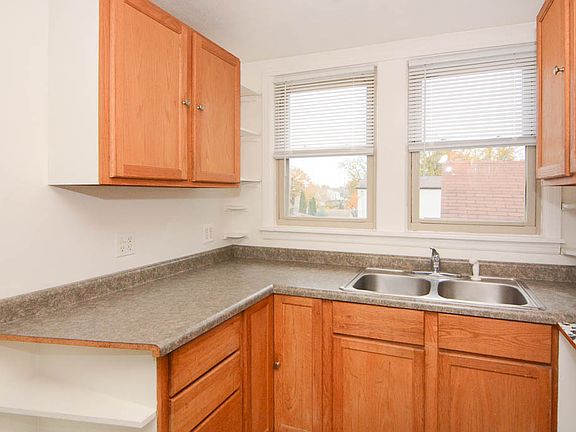4th image of 5922 W Leland Ave #2