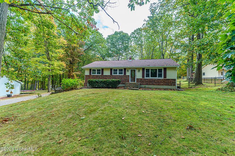 2nd image of 15 Matthew Drive