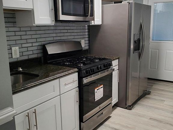2nd image of 3247 Magnolia Ave