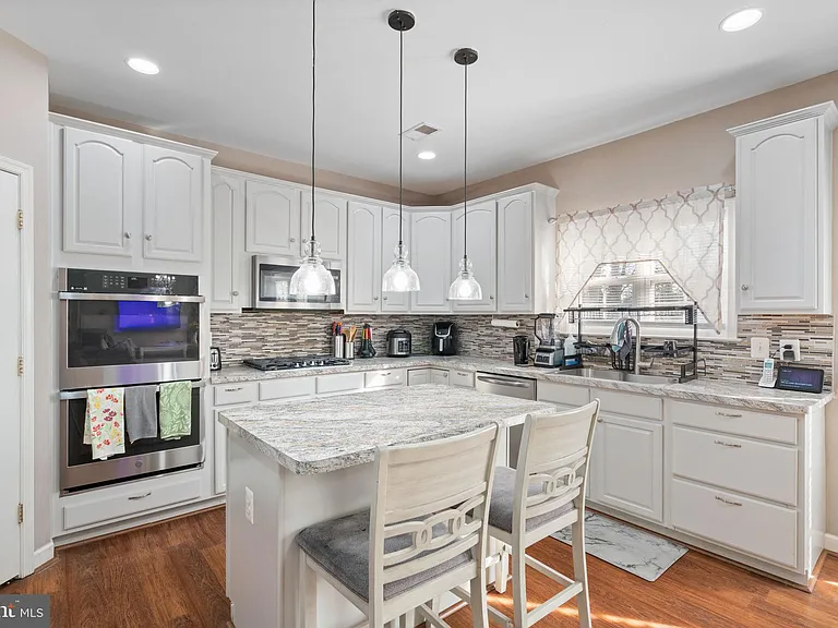 523 Windermere Dr — Photo 5