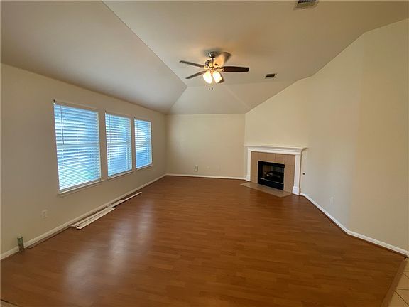 3rd image of 1513 Dahlia Ct