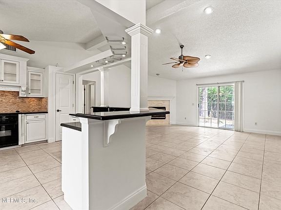 4th image of 12307 Stockbridge Ct N