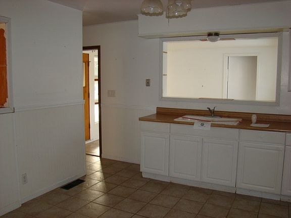 4th image of 1330 Carol Pl