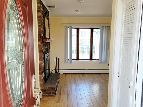 4th image of 805 Forepeak Dr