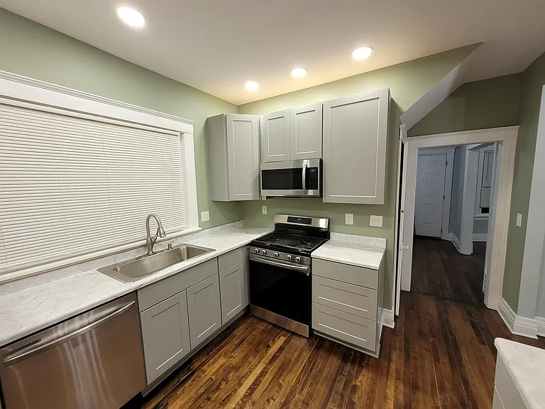 4212 Seneca St — Photo 3