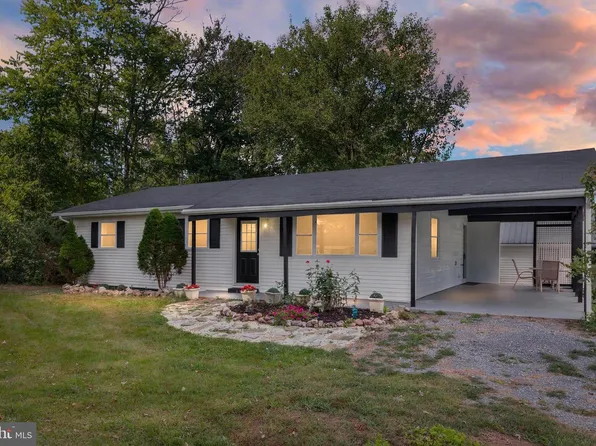 58 South St, Kearneysville, WV 25430