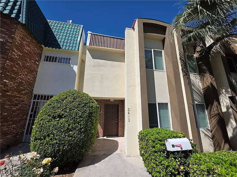 3412 Townhouse Dr — Photo 3
