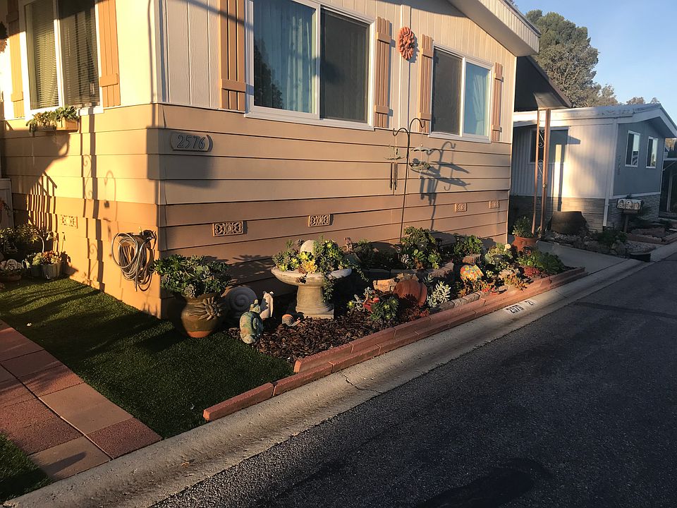1st image of 2576 Thunderbird Dr