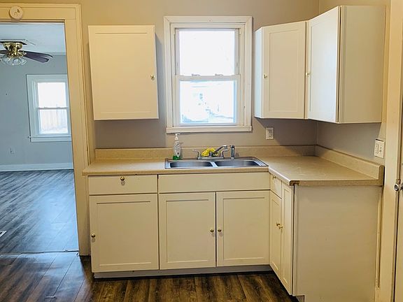 5th image of 132 E Mechanic St