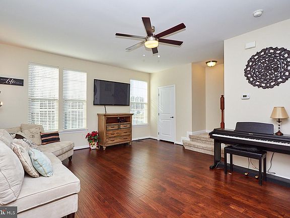 3rd image of 4468 Daisy Reid Ave