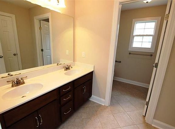 2nd image of 137 Summer Terrace Ln