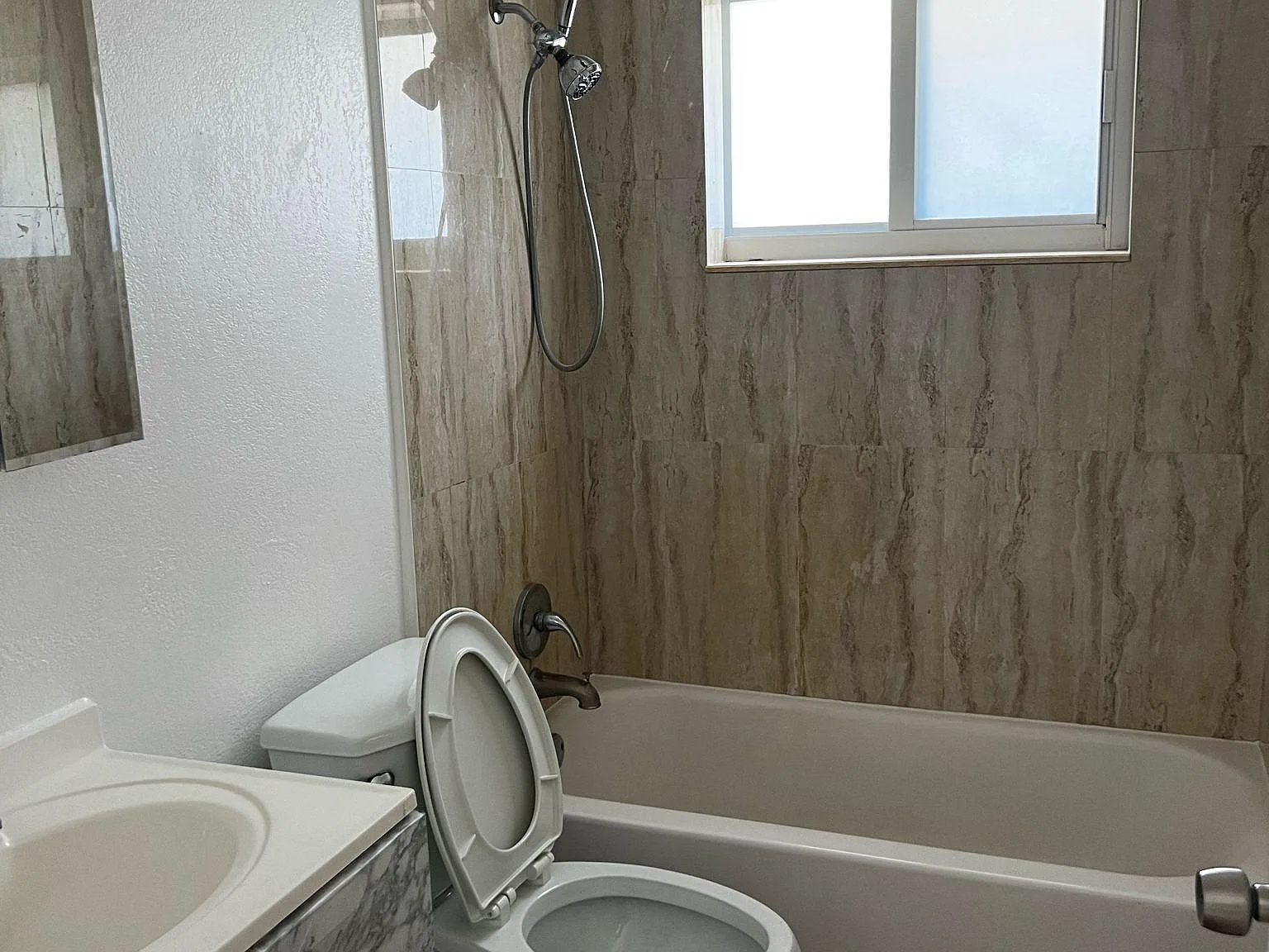 2 bed, 750 sqft, $2,000 — Photo 4