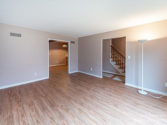 4th image of 1910 Collegewood St