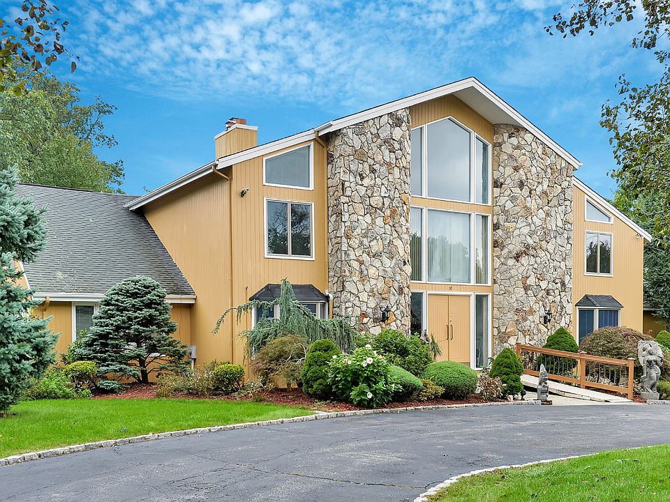 1st image of 30 Aspen Dr