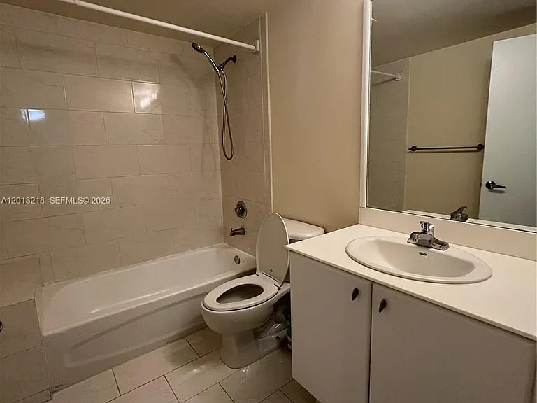 2740 SW 28th Ter #308 — Photo 4