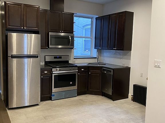 2nd image of 3143 41st St APT 3L