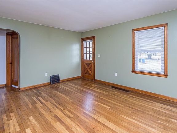 4th image of 1128 Willow St