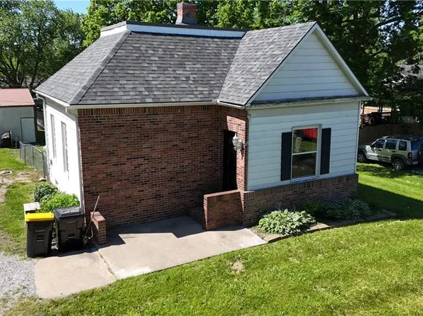 610 W Market St, Savannah, MO 64485