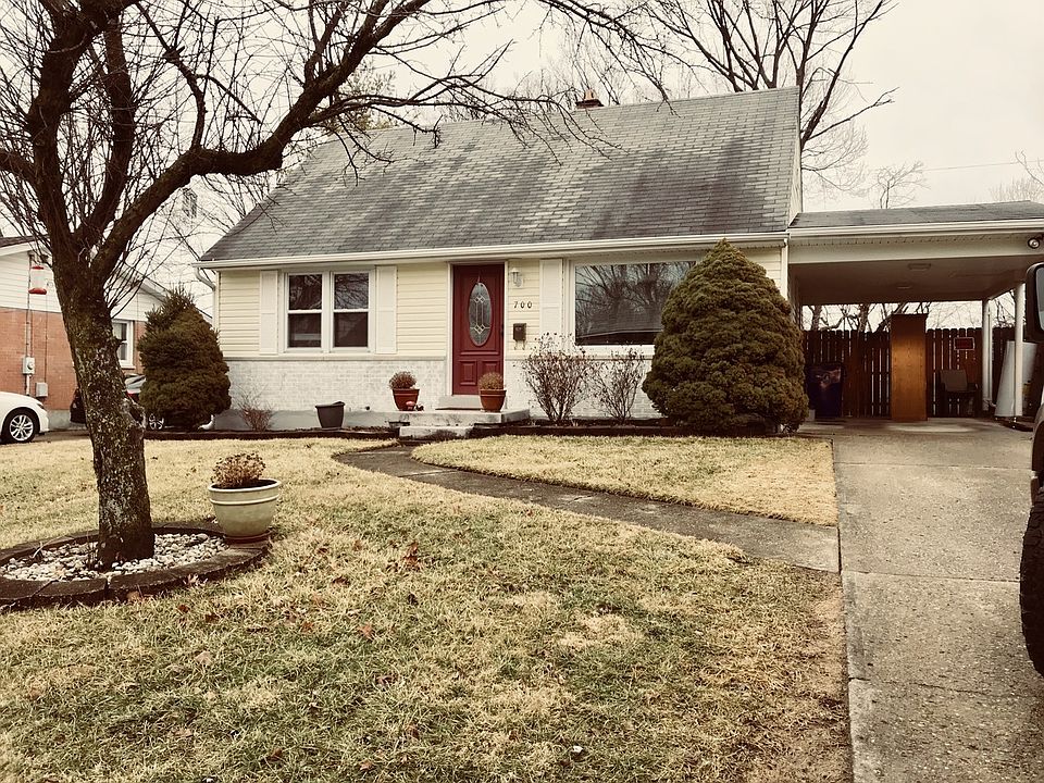 1st image of 700 Stafford Dr