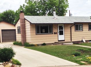 502 12th St NW, Mandan, ND 58554