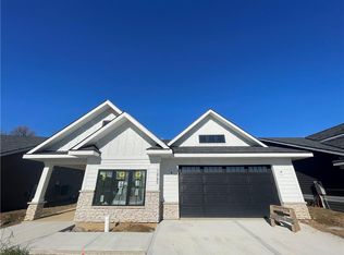 1845 Vintage Ln, Liberty, MO 64068