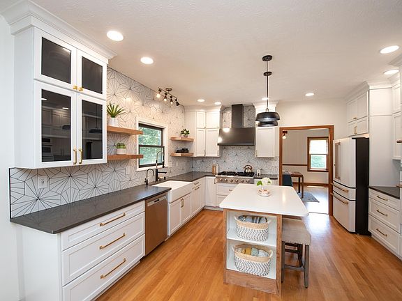 5th image of 3827 Sunnycroft Pl